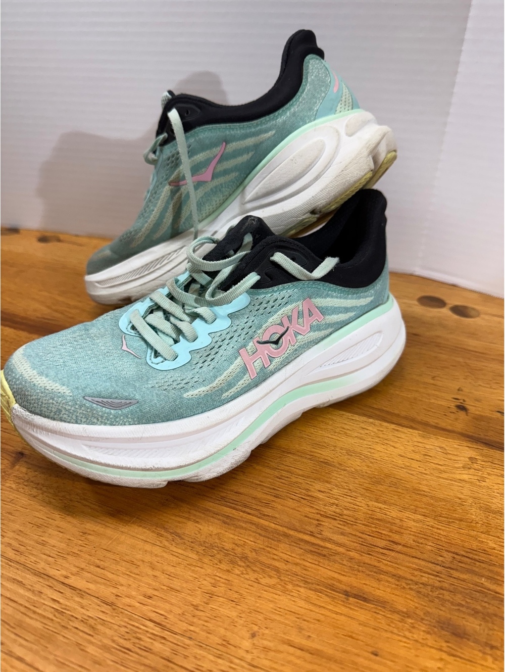 Hoka One One Bondi 9 Sneakers Women Size 7.5 B Blue Spark Mint Running Shoes